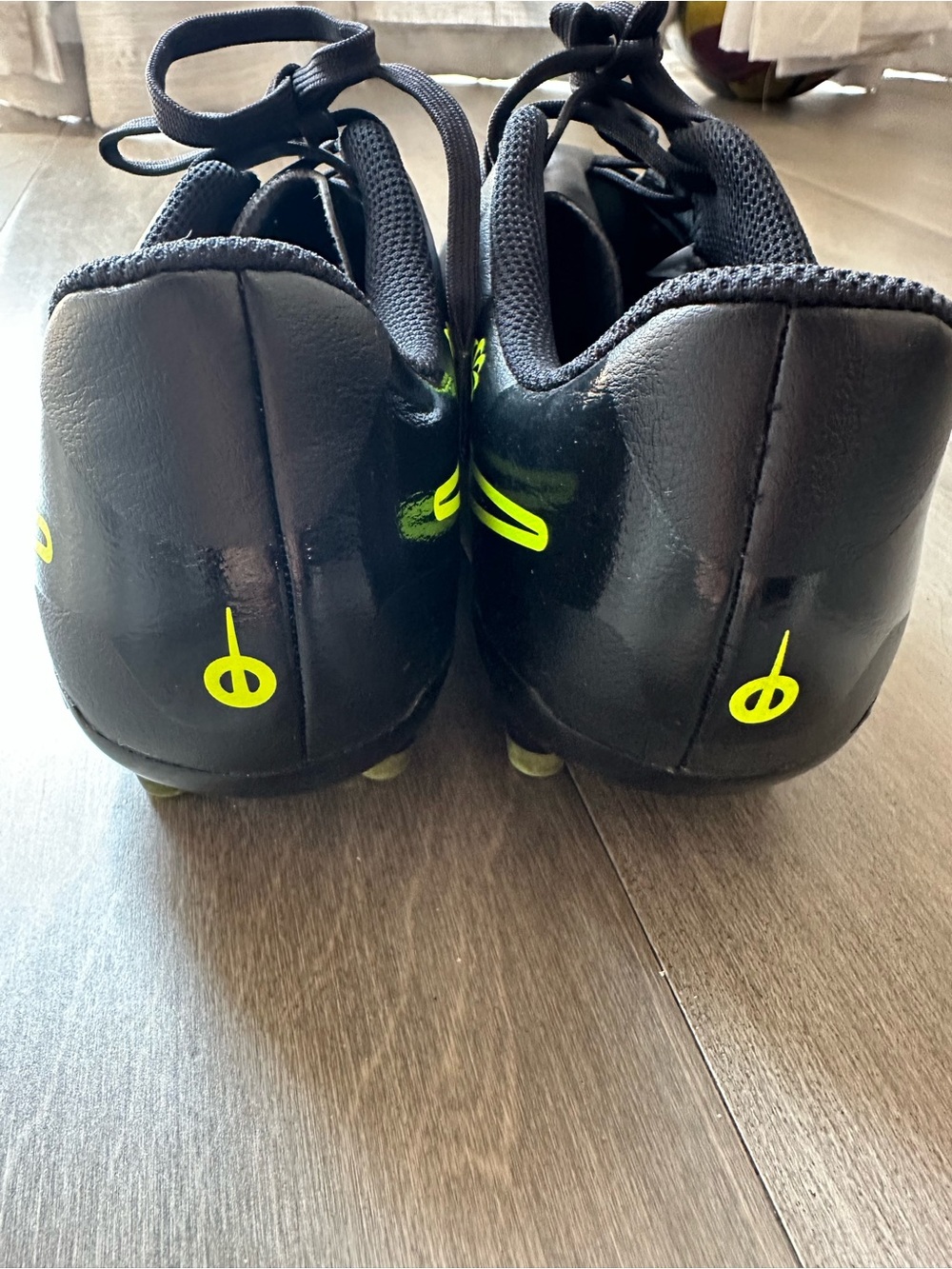 Boys Nike soccer cleats 4.5Y - Picture 5 of 7